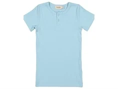 Lyseblå kortærmet basis t-shirt med stolpelukning fra MarMAr copenhagen 252-115-31 heavenly blue
